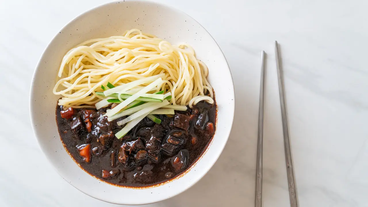 mie hitam Korea jajangmyeon