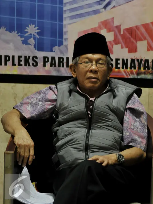 Anggota DPD RI Dapil DKI Jakarta, AM Fatwa saat Dialog Kenegaraan di Senayan, Jakarta, Rabu (4/11/2015). Dialog membahas "Menjawab Hak Bertanya DPD RI Tentang Urgensi Perpres KA Cepat Jakarta - Bandung" (Liputan6.com/Johan Tallo)