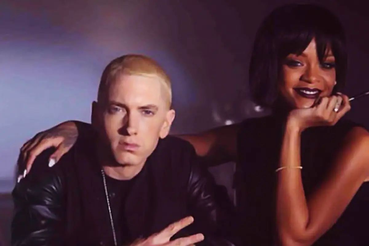 rihanna-sweet-131216b.jpg