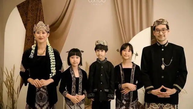 6 Pemotretan Kimbab Family Dalam Balutan Adat Sunda, Semakin Melokal