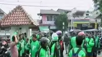 Ratusan tukang ojek online serang ojek pangkalan di Bogor, hingga Komunitas Sepeda Tua akan keliling Ibu Kota Jakarta.