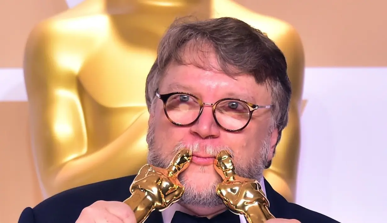 "Aku adalah seorang imigran seperti banya dari kalian, dan untuk 25 tahun terakhir aku tinggal di berbagai negara," ujar del Toro dilansir dari Variety. (scmp.com)