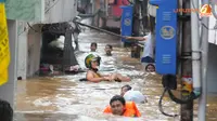 Masih Banjir 2 Meter, Kampung Pulo Kembali Diguyur Hujan