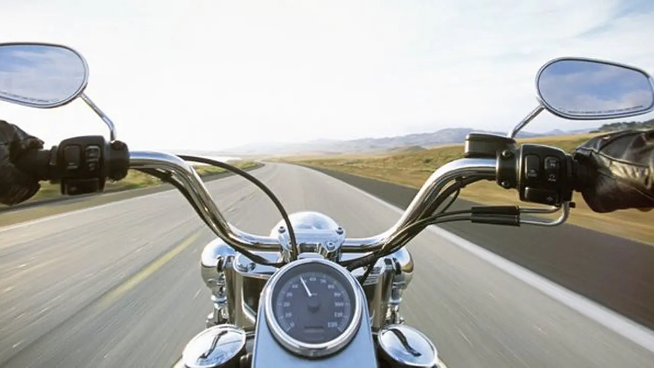 ilustrasi naik motor. ©Huffington Post