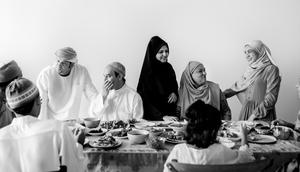 Ilustrasi Islami, keluarga muslim, silaturahmi, buka puasa. (Image by rawpixel.com on Freepik)