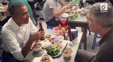 Sebuah meja makan restoran di Hanoi, Vietnam dibingkai kaca demi mengabadikan kunjungan Barrack Obama dan Anthony Bourdain.