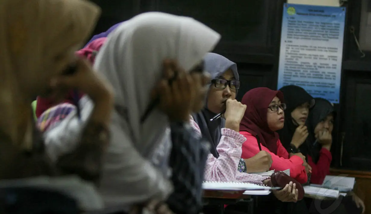 Dalam aturan baru ini ditentukan bahwa masa studi terpakai bagi mahasiswa untuk program sarjana (S1) dan diploma 4 (D4) maksimal 5 tahun, Jakarta, (17/9/14). (Liputan6.com/Faizal Fanani)