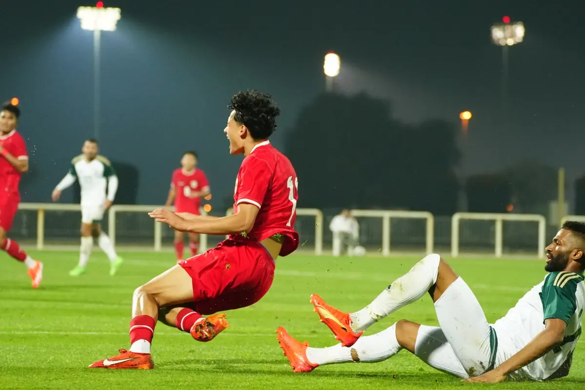 Penyerang Timnas Indonesia U-23, Rafael Struick, ketika beruji coba dengan Timnas Arab Saudi U-23.