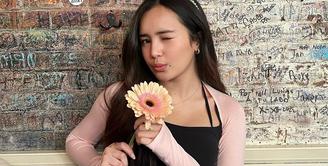 Setelah menyaksiksan NYFW, Beby Tsabina nampak bersantai menikmati udara New York [instagram/bebytsabina]