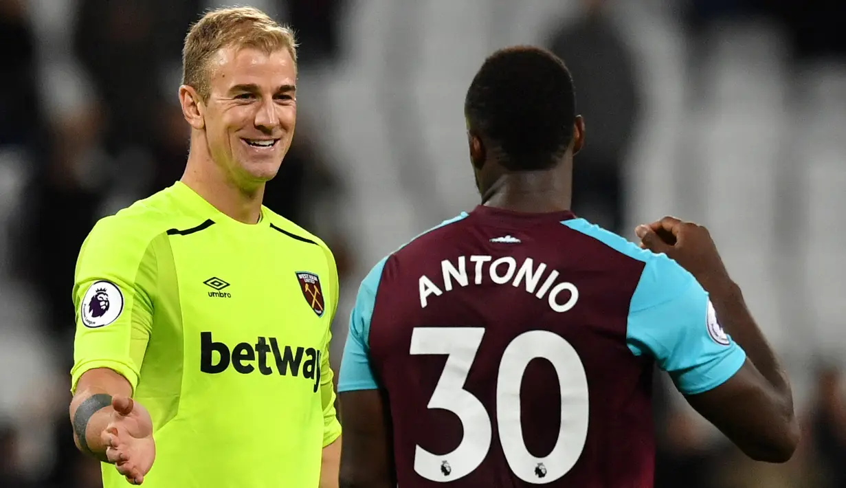 Joe Hart. Kiper berusia 34 tahun yang baru saja memperkuat Glasgow Celtic di bursa transfer musim dingin 2021/2022 ini pernah mencetak 1 assist di Liga Inggris saat berseragam West Ham United. Itu terjadi saat The Hammers bermain imbang 1-1 dengan Burnley (14/10/2017). (AFP/Ben Stansall)