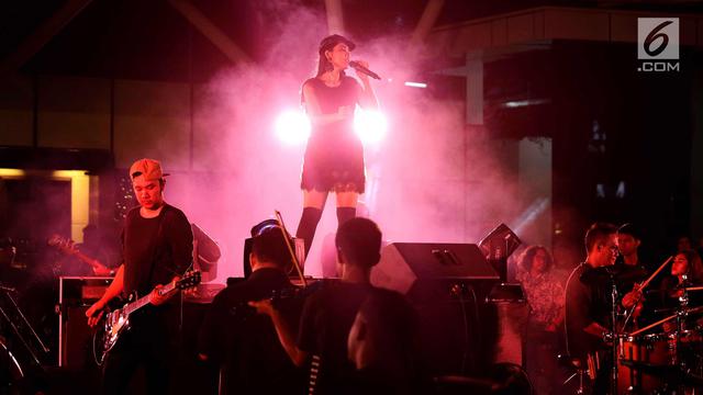 Penyanyi Lara Kolaborasi dengan 100 Musisi Dapatkan Rekor Muri