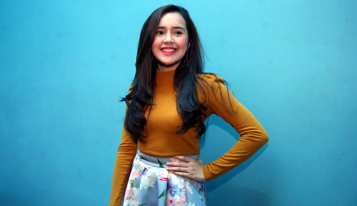 "Iya sih karena sekolah tuh sekarang strict banget dan aku tuh kemarin lolos ke sekolah yang bagus banget pendidikannya tapi memang strict banget,” ujar Beby Tsabina. (Nurwahyunan/Bintang.com)