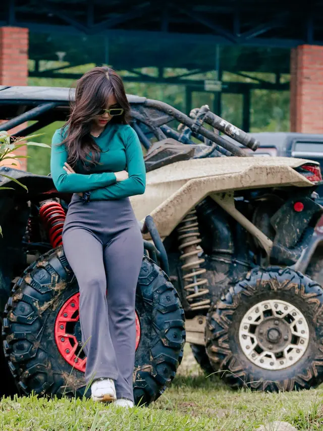 Enggak Takut Kotor, Ini 7 Momen Seru Fuji Main Off-Road Barang Sahabat