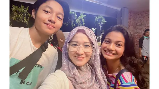 Akui Masuk Kriteria Calon Mantu, Ini 5 Potret Ratu Sofya dan Okie Agustina