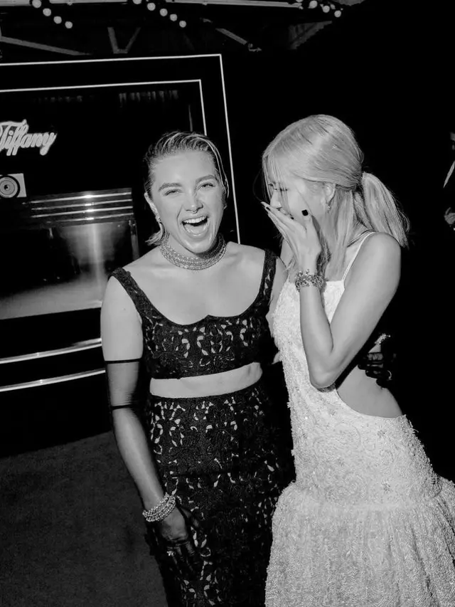 9 Gaya Elegan Rose BLACKPINK Pakai Gaun Cut Out Putih Saat Hadiri Acara Tiffany & Co, Akrab dengan Florence Pugh dan Gal Gadot