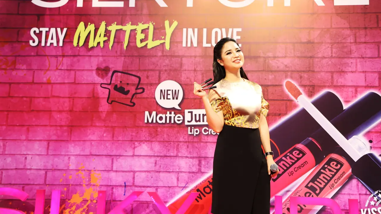 Tips Lipstik Matte Tahan Lama ala Chacha Frederica