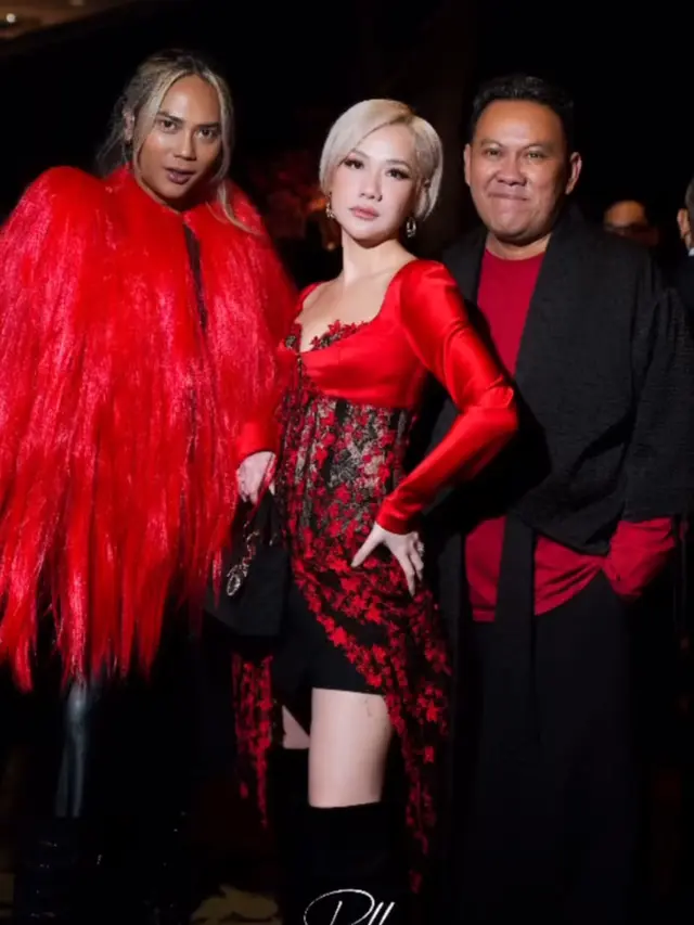 Bunga Citra Lestari tampil modern mengenakan kebaya.