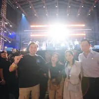 Melihat gaya busana Annisa Pohan-AHY dan Aliya Rajasa-Ibas di Pestapora 2024 (@ebyfamily)