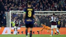 Gelandang Jamaika Aston Villa bernomor punggung 31, Leon Bailey, mencetak gol kedua tim selama pertandingan leg kedua babak 16 besar Liga Europa UEFA antara Aston Villa dan Lille LOSC di Villa Park di Birmingham, Inggris tengah pada 20 Maret 2026. (Darren Staples/AFP)