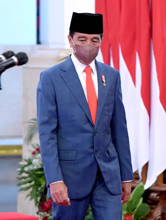 Presiden Joko Widodo bersiap melantik Dewan Pengarah Badan Riset dan Inovasi Nasional (BRIN) di Istana Negara, Jakarta, Rabu (13/10/2021). Selain Megawati, ada sembilan orang lain yang ditetapkan sebagai Dewan Pengarah BRIN. (Foto: Kris– Biro Pers Sekretariat)