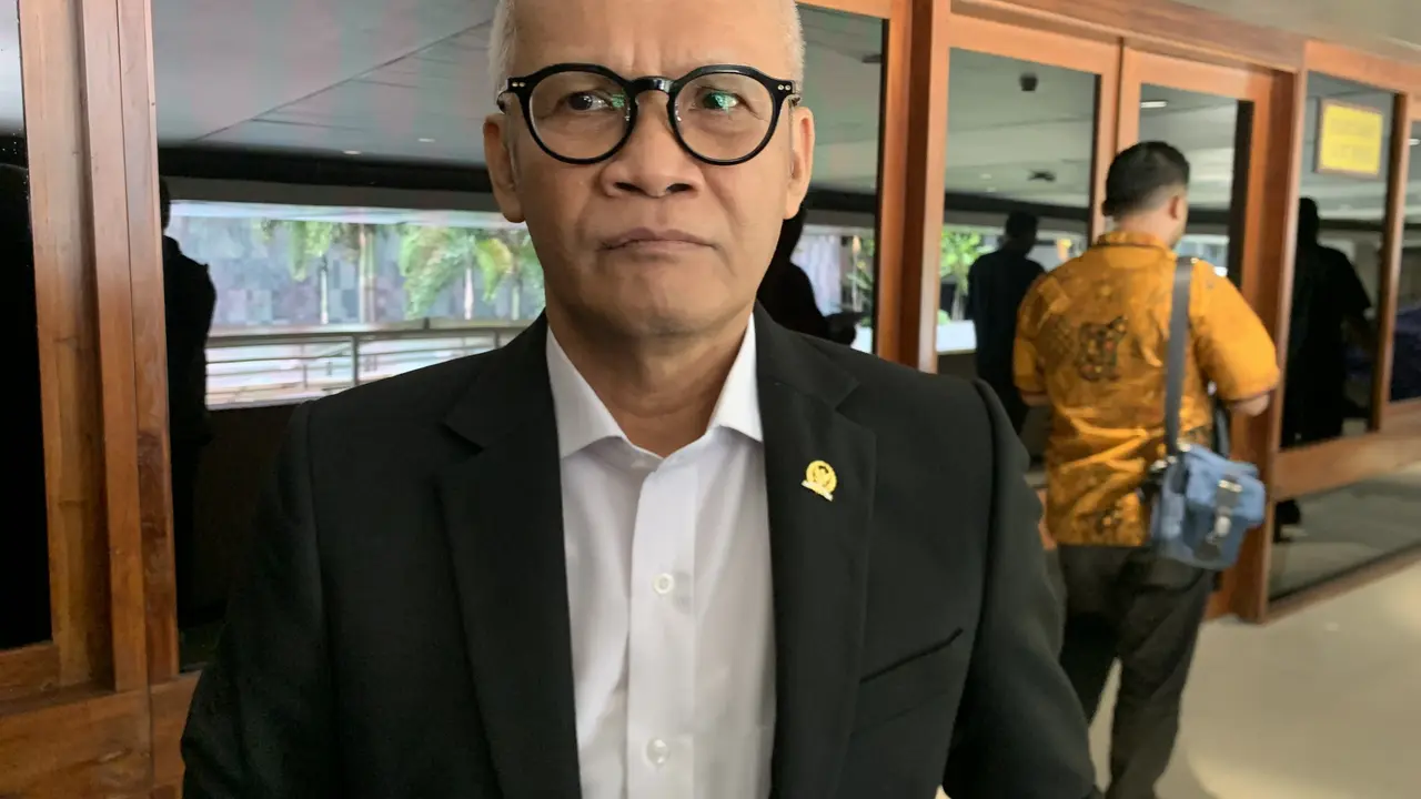 Politikus PDIP Ario Bimo bicara soal posisi Sekretaris Jenderal (Sekjen) usai Hasto Kristiyanto ditetapkan sebagai tersangka oleh Komisi Pemberantasan Korupsi (KPK).