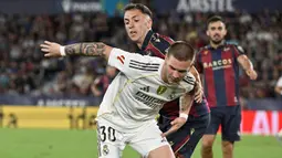 Pemain 18 tahun tersebut berhasil mencetak gol debutnya bersama Los Blancos pada menit ke-38 melalui tendangan dari luar kotak penalti. (AFP/Jose Jordan)