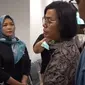 Menteri Keuangan (Menkeu) Sri Mulyani menyempatkan diri menjenguk David Latumahina, korban penganiayaan Mario Dandy Satriyo, anak dari Rafael Alun Trisambodo di RS Mayapada Kuningan, Jakarta Selatan, Sabtu (25/2/2023) pagi. (Tangkapan Layar Instagram @smindrawati)