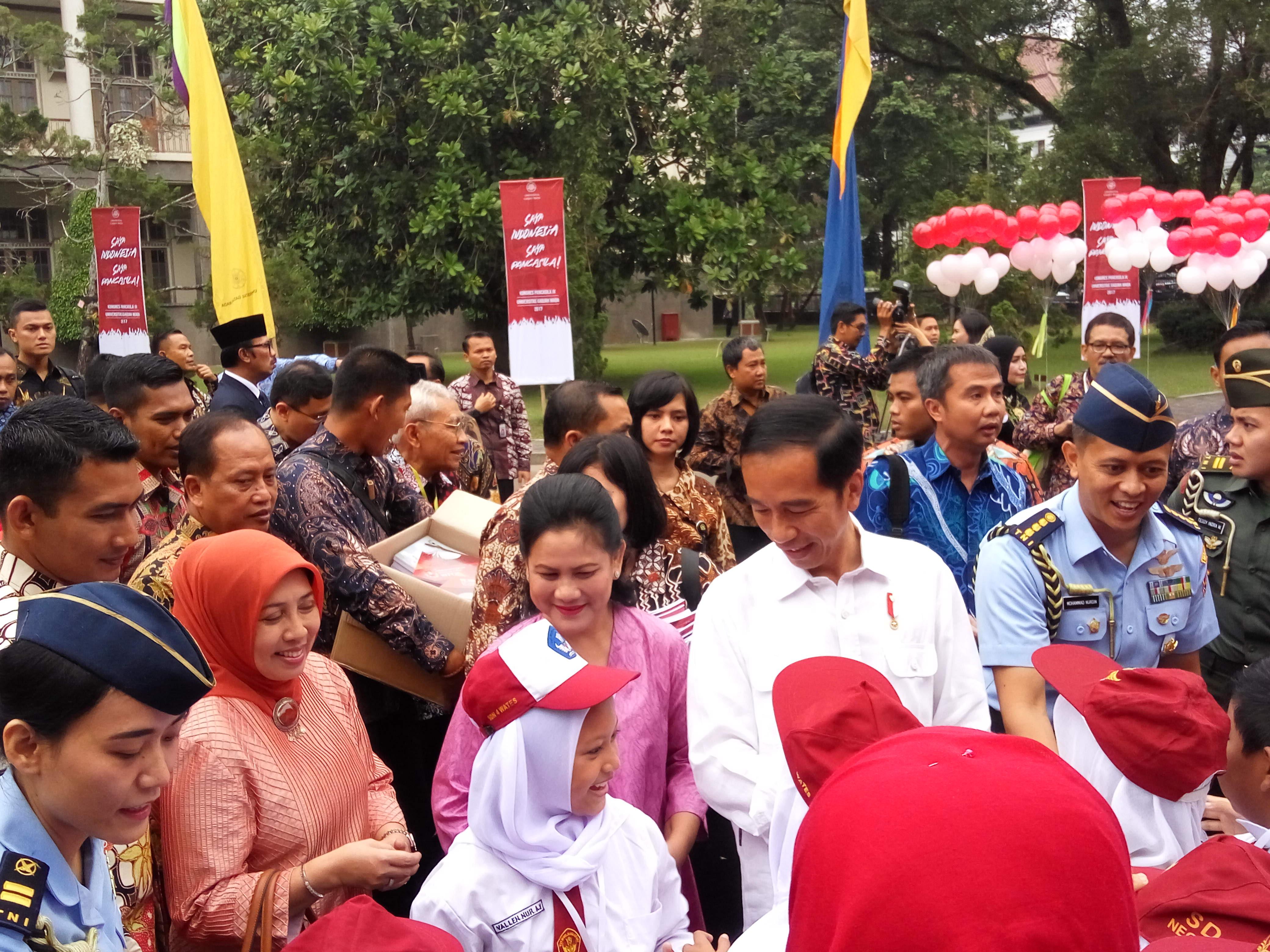 Jawab Nama-Nama Suku, Mahasiswa UGM Tagih Sepeda ke Jokowi ...