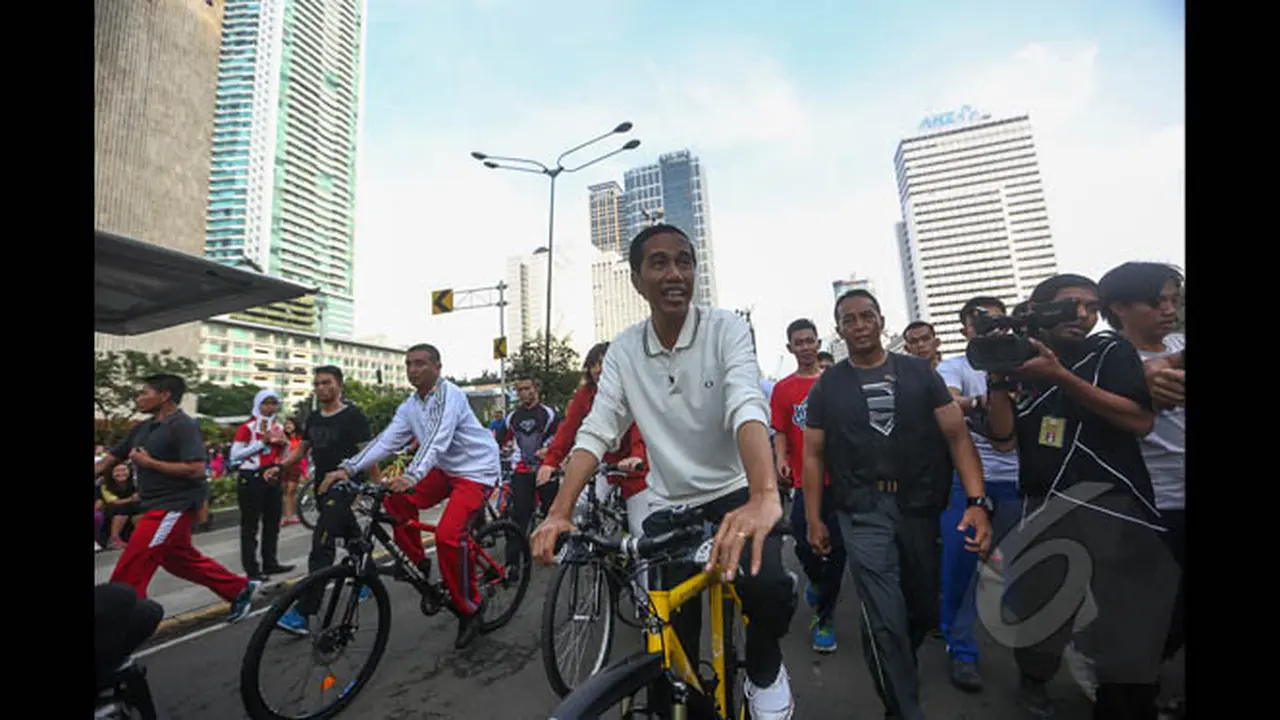 Presiden Jokowi Bersepeda Santai di Car Free Day