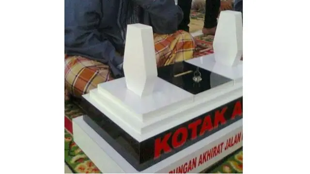 6 Potret Kotak Amal Masjid Berbentuk Unik, Ada yang Mirip Kuburan