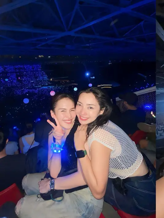 Sederet selebriti Tanah Air merasakan euforia konser Coldplay, termasuk Ayu Ting Ting. 
[Instagram.com/ayutingting92]