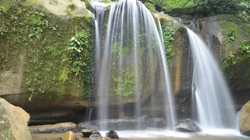 Air Terjun Pelangi di Sumut 