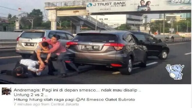 Dua pengendara saling pukul di jalan tol (Foto: Istimewa (Andremagis)