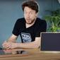 YouTuber DIY Perks merakit sendiri konsol PS5 Slim. (Doc: YouTube DIY Perks)