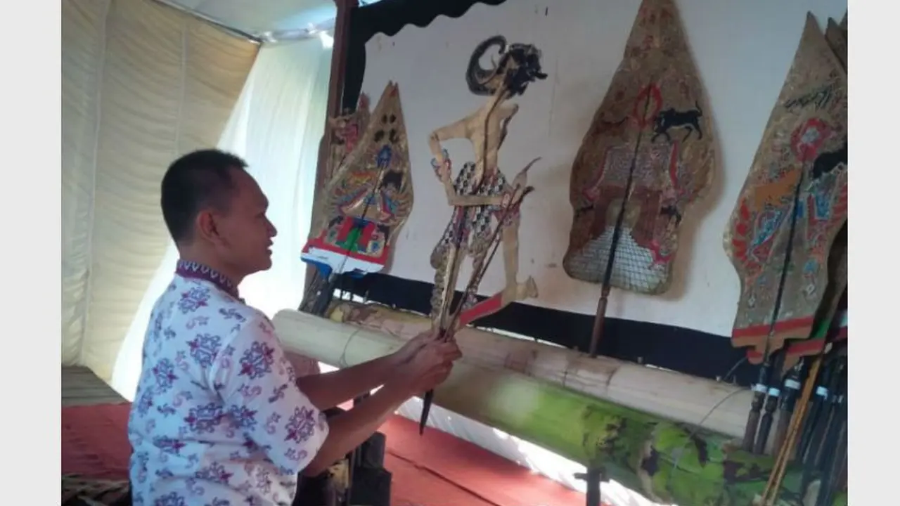 Marseto Arya Tetuka, penyandang disabilitas Hiperaktif Implusif yang hobi bermain wayang
