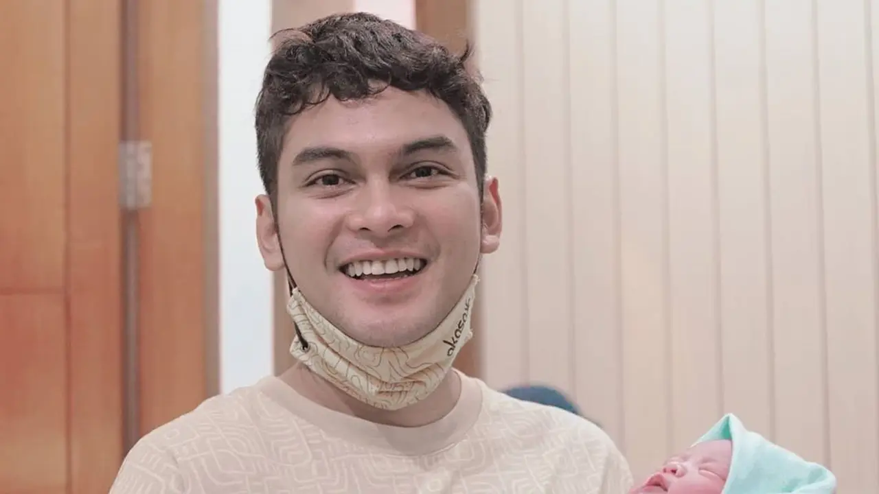 Momen Kelahiran Putra Kedua Ridwan Ghany dan Adhitya Putri. (Sumber: Instagram/ridwanghany)