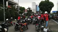 Demo buruh macetkan jalan S Parman Jakarta Barat.