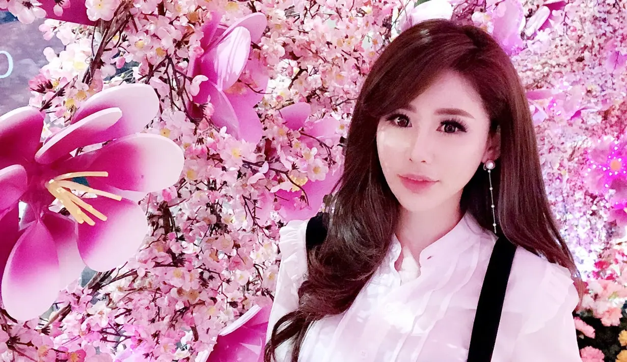 Dyna Fransisca yang kini berganti nama jadi Emily Young [foto: instagram/emilyyoungryu]