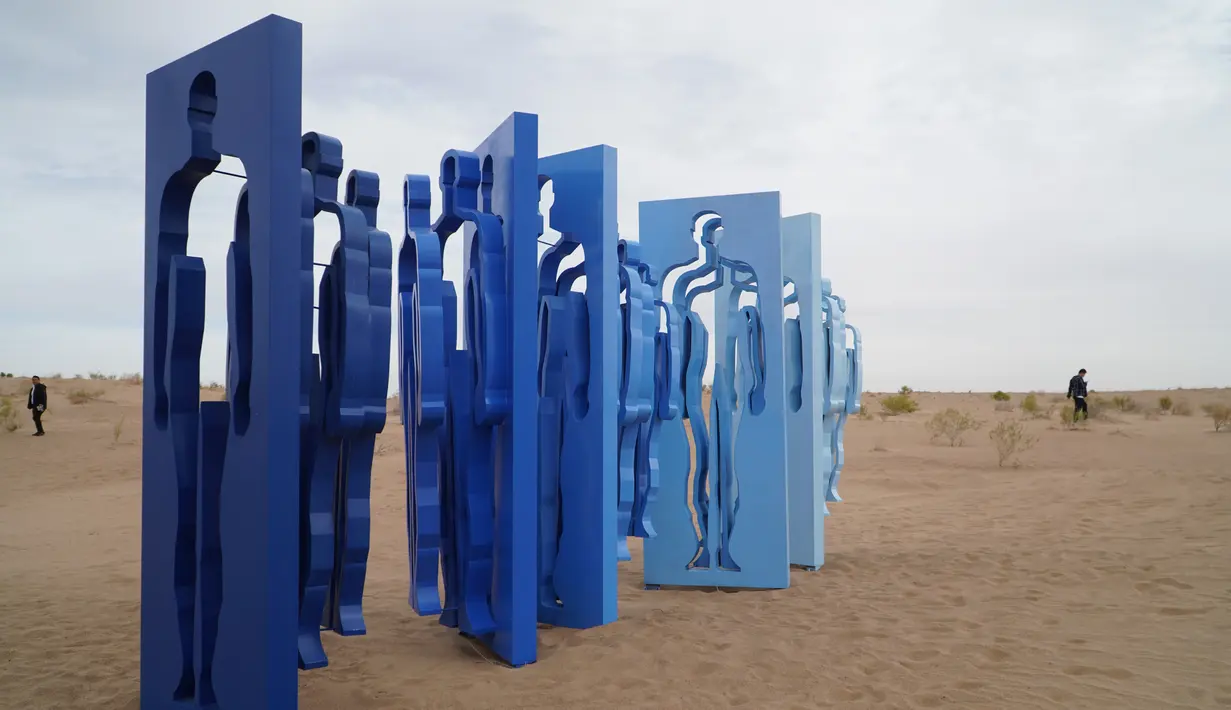 Karya seni patung dipamerkan di taman gurun wilayah Minqin, Provinsi Gansu, China, 5 September 2020. Kamp Pembuatan Patung Gurun Internasional Ketiga (Third Desert Sculpture International Creation Camp) dibuka di Minqin pada 5 September 2020. (Xinhua/Huang Zemin)