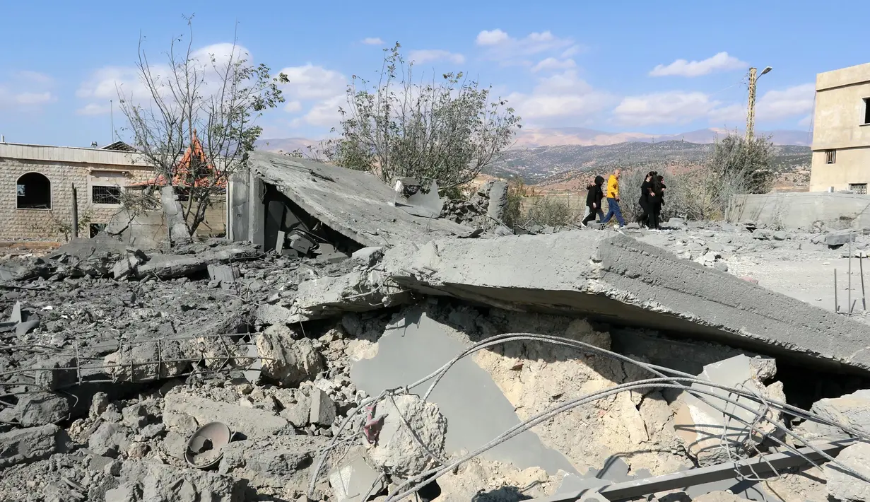 Israel juga menyerang wilayah selatan Lebanon dan menewaskan sedikitnya 13 orang. (Nidal SOLH/AFP)