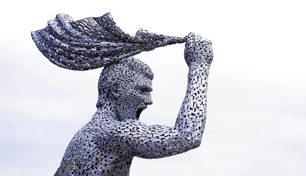 Pada 13 Mei, 10 tahun lalu, Aguero mencetak gol terbesar dalam sejarah klub. (Martin Rickett/PA via AP)