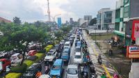 Sejumlah kendaraan terjebak kemacetan di Jalan Raya Margonda, Depok (Liputan6.com/Dicky Agung Prihanto)