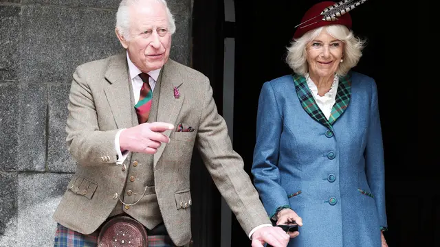 Raja Charles dan Ratu Camilla Tampil Serasi dengan Tartan Saat Rayakan Ultah Pernikahan di Skotlandia