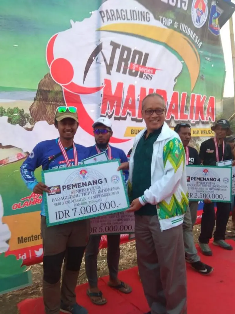 Paralayang TroI Seri 3 di Mandalika Sukses Angkat Pariwisata Daerah