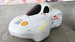 Mobil Kalabia Evo 5 di Fakultas Teknik UI, Depok, (19/5). Mobil hemat bahan bakar itu akan mengikuti Shell Eco-Marathon Drivers World Championship khusus kategori UrbanConcept di London pada 30 Juni - 3 Juli 2016. (Liputan6.com/Immanuel Antonius)