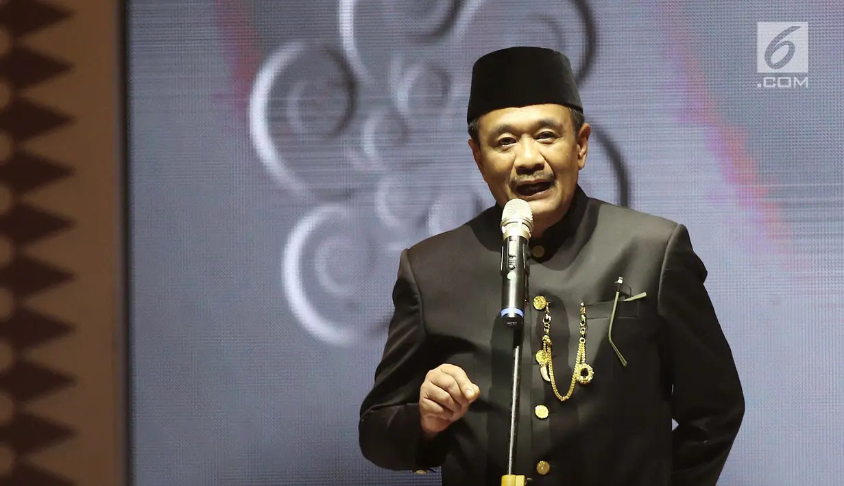 Gubernur DKI Jakarta Djarot Saiful Hidayat memberi sambutan saat pembukaan ajang pemilihan Abang None Jakarta 2017 di Central Park, Jakarta, Jumat (15/07). (Liputan6.com/Herman Zakharia)