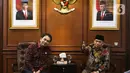 Fraksi Partai Keadilan Sejahtera (PKS) dan Fraksi Partai Demokrat menemui Wakil Ketua DPR Azis Syamsudin di Kompleks Parlemen, Jakarta, Selasa (4/2/2020). Kedua fraksi ini menyerahkan berkas usulan pembentukan Panitia Khusus atau Pansus Jiwasraya kepada pimpinan DPR. (Liputan6.com/Johan Tallo)