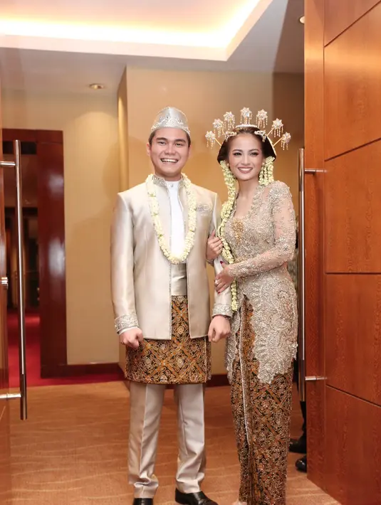 Vicky Kharisma melihat sang istri Acha Septriasa tidak ada yang berubah setelah enam tahun mengenalnya. Sedangkan Acha melihat suaminya sosok yang romantis. (Galih W. Satria/Bintang.com)