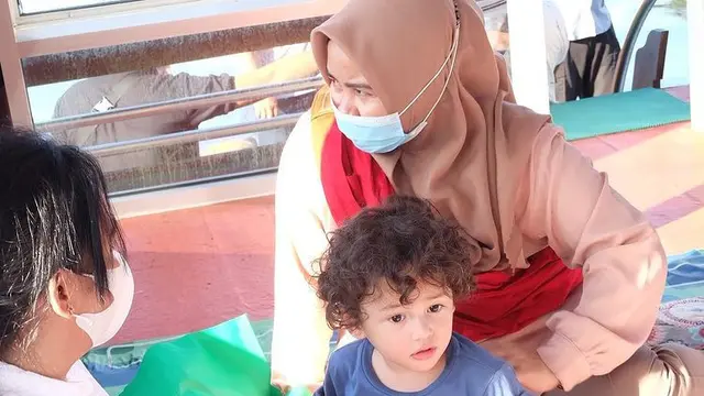 Kumpul Keluarga Mantan Suami, Ini 7 Momen Ussy Sulistyawati Liburan di Kalimantan