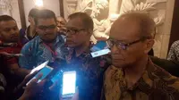 Ketua Umum PP Muhammadiyah Haedar Nasir bersama tokoh Muhammadiyah Syafi'i Ma'arif yang lebih dikenal Buya. (Liputan6.com/Yanuar H)